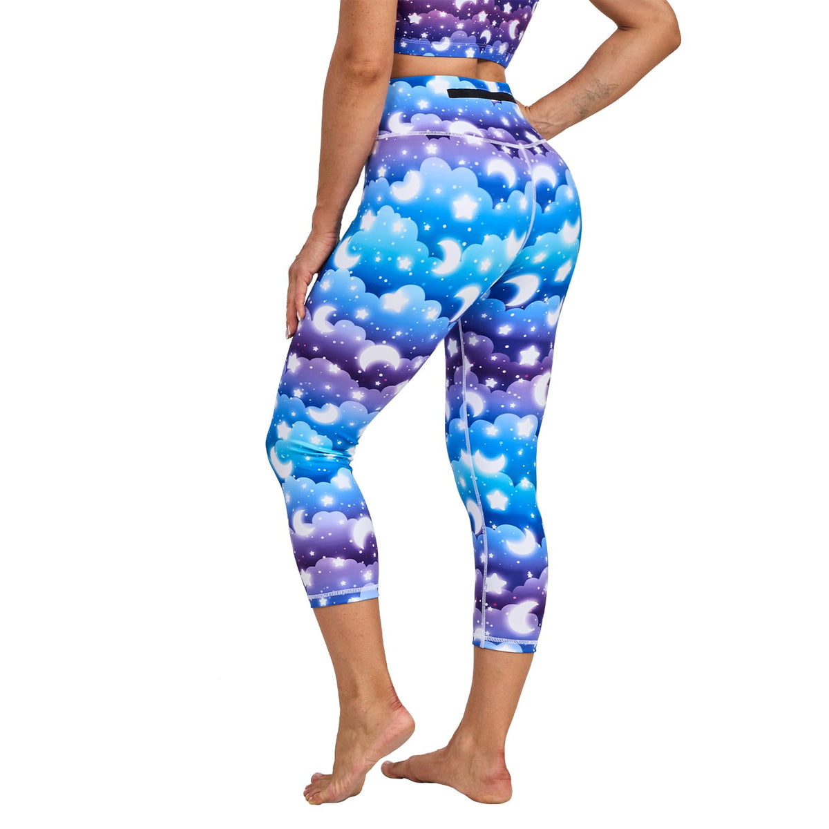 Printed Capri Yoga Leggings with Pockets – High-Waist Workout Leggings for Women